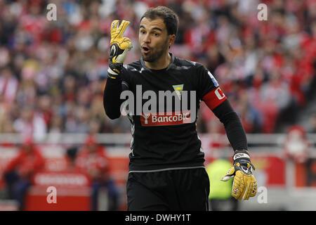 Lisboa Lisboa, Portogallo. 9 Mar 2014. Estoril il brasiliano portiere Vagner da Silva gesti durante la Zon Sagres League football match SL Benfica vs Estoril a Luz Stadium di Lisbona. © Filipe Amorim/NurPhoto/ZUMAPRESS.com/Alamy Live News Foto Stock