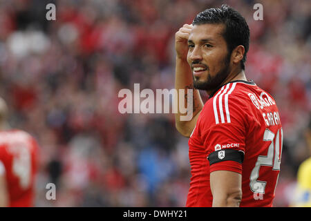 Lisboa Lisboa, Portogallo. 9 Mar 2014. Benfica del difensore argentino Ezequiel Garay appare durante la Zon Sagres League football match SL Benfica vs Estoril a Luz Stadium di Lisbona. © Filipe Amorim/NurPhoto/ZUMAPRESS.com/Alamy Live News Foto Stock