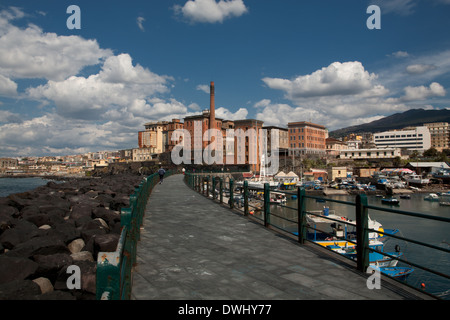 Torre del Greco (Napoli, Italia) - Una vista del porto Foto Stock