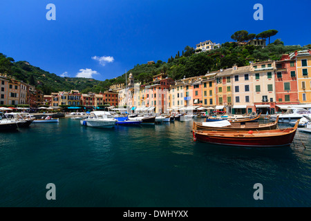 Barche nel porto di Portofino, Italia Foto Stock