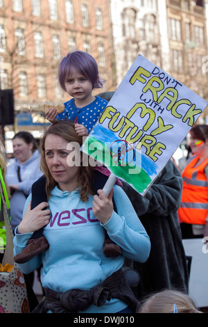 Anti-fracking dimostrazione in Manchester. Foto Stock