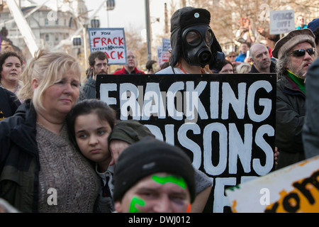 Anti-fracking dimostrazione in Manchester. Foto Stock