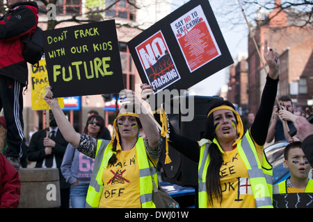 Anti-fracking dimostrazione in Manchester. Foto Stock