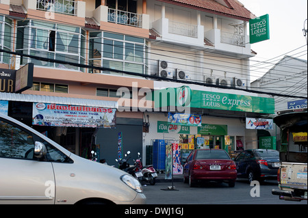 Tesco catena di supermercati britannica store in Chiang Mai nel nord della Thailandia. Foto Stock