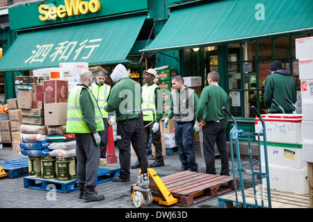 Chinatown consegne su Lisle St in London REGNO UNITO Foto Stock