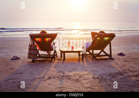 Rilassatevi sulla spiaggia Foto Stock