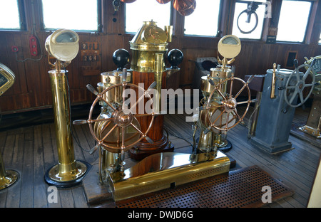 Ruota di navi della Queen Mary, 1936 art deco Cunard ocean liner, ora ormeggiato a Long Beach, California Foto Stock