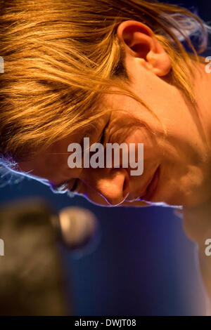 Milano Italia. 09 marzo 2014. Il cantautore britannico TOM ODELL eseguire live presso il club della musica Magazzini Generali durante la lunga strada giù per Tour 2014' Foto Stock