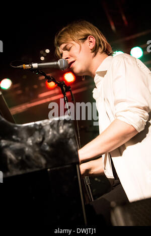 Milano Italia. 09 marzo 2014. Il cantautore britannico TOM ODELL eseguire live presso il club della musica Magazzini Generali durante la lunga strada giù per Tour 2014' Foto Stock