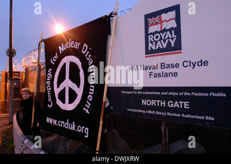 Faslane365 1 ottobre 2007, un anno di pacifica continua il blocco della base Trident Foto Stock