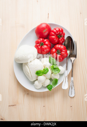 Mozzarella con pomodoro e basilico Foto Stock