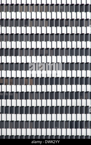 Modello di camera di albergo balconi in edificio moderno Foto Stock