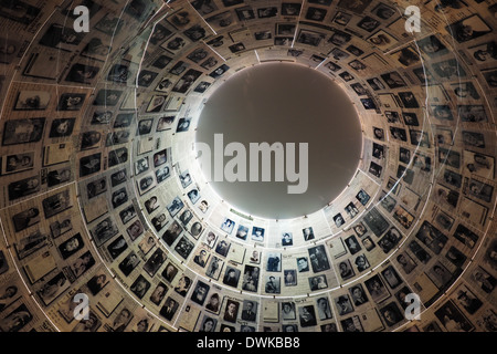 Hall di nomi visita al Mausoleo di Yad Vashem Foto Stock