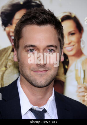 Hollywood, California, USA. Decimo Mar, 2014. Ryan Eggold arriva per la premiere del film 'L'singles club Mom" presso i Glossari Affini Dome Theater. Credito: Lisa O'Connor/ZUMAPRESS.com/Alamy Live News Foto Stock