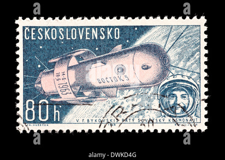 Francobollo dalla Cecoslovacchia raffigurante l'astronave sovietica Vostok 2. Foto Stock