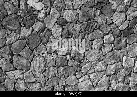 Telaio completo di prendere un muro di pietra in bianco e nero Foto Stock