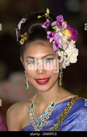 Giovane donna Thai a Loi krathong festival, Chiang Mai, Thailandia del Nord della Thailandia, Asia sud-orientale, Asia Foto Stock