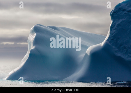 Enormi iceberg nella baia di Baffin, Nunavut, Canada, America del Nord Foto Stock