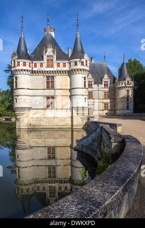 Agli inizi del XVI secolo castello gotico d'Azay-le-Rideau nella Valle della Loira in Francia. Foto Stock