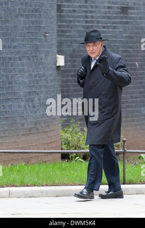 Londra, Regno Unito. Undicesimo Marzo 2014. Ministri partecipare a una riunione del gabinetto al 10 di Downing Street. Nella foto: DR VINCE CABLE - Segreteria di Stato per gli affari, innovazione e competenza e presidente del consiglio di amministrazione del commercio. Credito: Lee Thomas/Alamy Live News Foto Stock