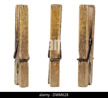 Tre Vecchi picchetti in legno isolato su bianco Foto Stock