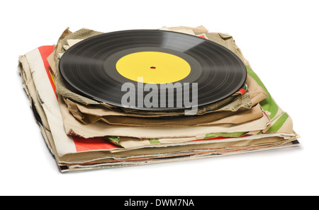 Pila di vecchi dischi in vinile isolato su bianco Foto Stock