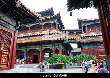 Architettura tradizionale cinese a Yonghegong il Tempio dei Lama a Pechino in Cina. Foto Stock