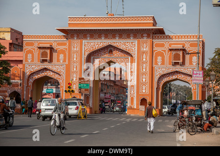 Jaipur, Rajasthan, India. Cancello di ingresso alla città rosa. Foto Stock