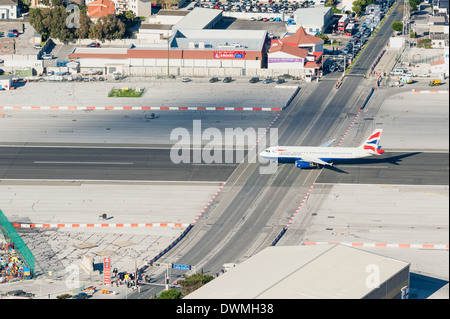 British Airways piano momenti prima del decollo dall'aeroporto di Gibilterra Foto Stock