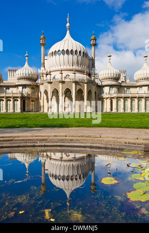 Brighton Royal Pavilion con la riflessione, Brighton East Sussex, England, Regno Unito, Europa Foto Stock
