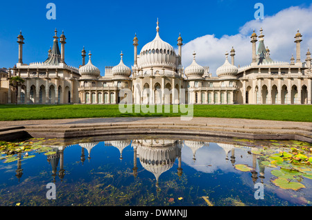 Brighton Royal Pavilion con la riflessione, Brighton East Sussex, England, Regno Unito, Europa Foto Stock