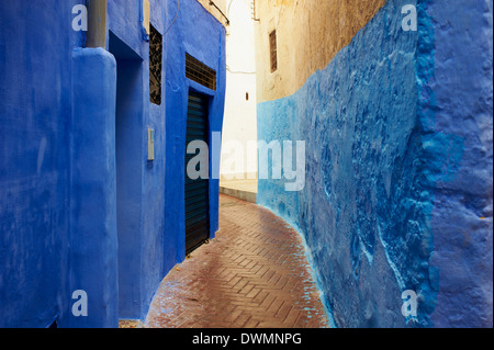 Strada stretta nella Medina (città vecchia), Tangeri (Tanger, Marocco, Africa Settentrionale, Africa Foto Stock