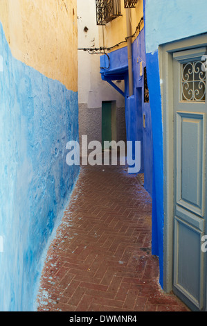 Strada stretta nella Medina (città vecchia), Tangeri (Tanger, Marocco, Africa Settentrionale, Africa Foto Stock