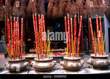 Incenso, Quan Am Pagoda nel quartiere cinese di Cholon, Città di Ho Chi Minh (Saigon), Vietnam, Indocina, Asia sud-orientale, Asia Foto Stock