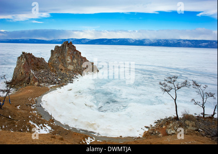 Shaman rock, Maloe più piccolo (mare), Olkhon island, il lago Baikal, sito UNESCO, Oblast di Irkutsk, Siberia, Russia Foto Stock