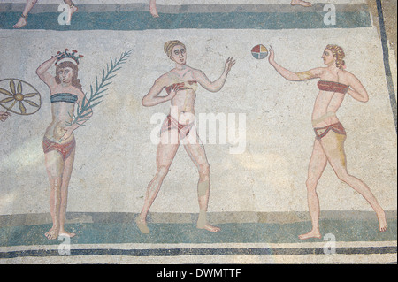 Mosaico di ragazze in bikini, Villa Romana del Casale di Piazza Armerina, Sito Patrimonio Mondiale dell'UNESCO, Sicilia, Italia, Europa Foto Stock