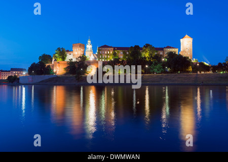Dalla collina di Wawel Castle e la Cattedrale, il fiume Vistola, Sito Patrimonio Mondiale dell'UNESCO, Cracovia, Malopolska, Polonia, Europa Foto Stock