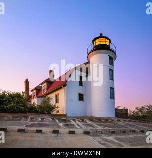 Il punto storico Betsie faro su un chiaro lago Michigan mattina all'alba, Michigan inferiore della penisola, STATI UNITI D'AMERICA Foto Stock