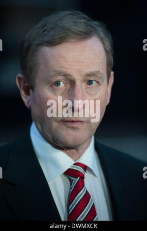 11 marzo, 2014. A Downing Street, Londra, Regno Unito. Taoiseach Enda Kenny dà un incontro con la stampa dopo i colloqui con David Cameron a Downing Street. Foto Stock