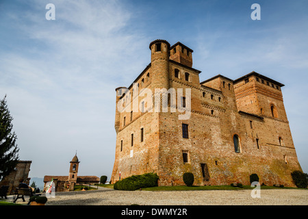 Grinzane Cavour castello, Langhe, Distretto di Cuneo, Piemonte, Italia, Europa Foto Stock