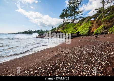 L'esotico e stupefacenti Red Sand Beach sull'isola hawaiana di Maui. Foto Stock