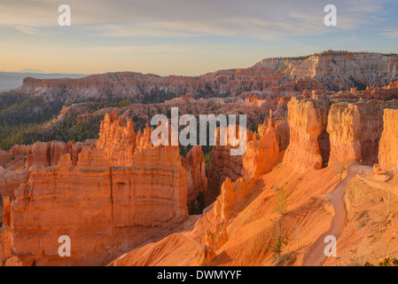 Bryce Canyon all'alba, dal punto al tramonto, Parco Nazionale di Bryce Canyon, Utah, Stati Uniti d'America, America del Nord Foto Stock
