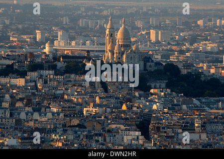 La Basilica del Sacre Coeur (Sacro Cuore), Montmartre, Parigi, Francia, Europa Foto Stock