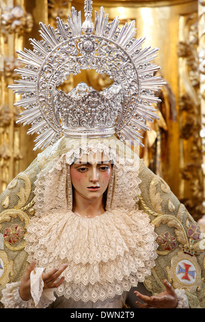 Statua della Vergine Maria in una chiesa di Cordoba, Cordoba, Andalusia, Spagna, Europa Foto Stock