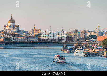 Vista su Mosca e il fiume Moskva (fiume di Mosca) al tramonto, Russia, Europa Foto Stock