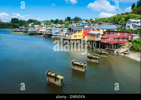 Case colorate in Castro, Chiloe, Cile, Sud America Foto Stock