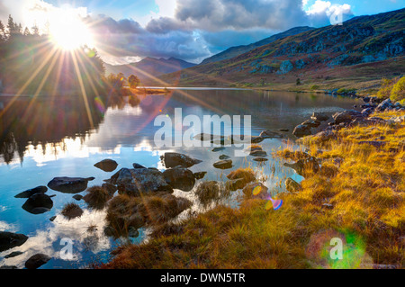 Dyffryn Mymbyr (Vale di Mymbyr), Llynnau Mymbyr (Mymbyr Laghi), Mount Snowdon oltre, Parco Nazionale di Snowdonia, Wales, Regno Unito Foto Stock