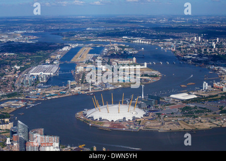 Vista aerea del London City Airport e O2 Arena, London, England, Regno Unito, Europa Foto Stock