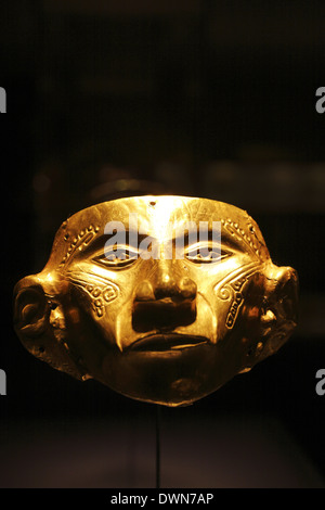 Maschera antropomorfa, Superiore regione di Magdalena - Tierradentro, periodo centrale, Gold Museum (Museo del Oro), Bogotà, Colombia Foto Stock