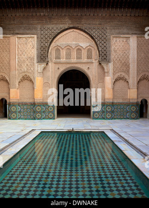 Intricate design Islamico a medersa Ben Youssef, Sito Patrimonio Mondiale dell'UNESCO, Marrakech, Marocco, Africa Settentrionale, Africa Foto Stock